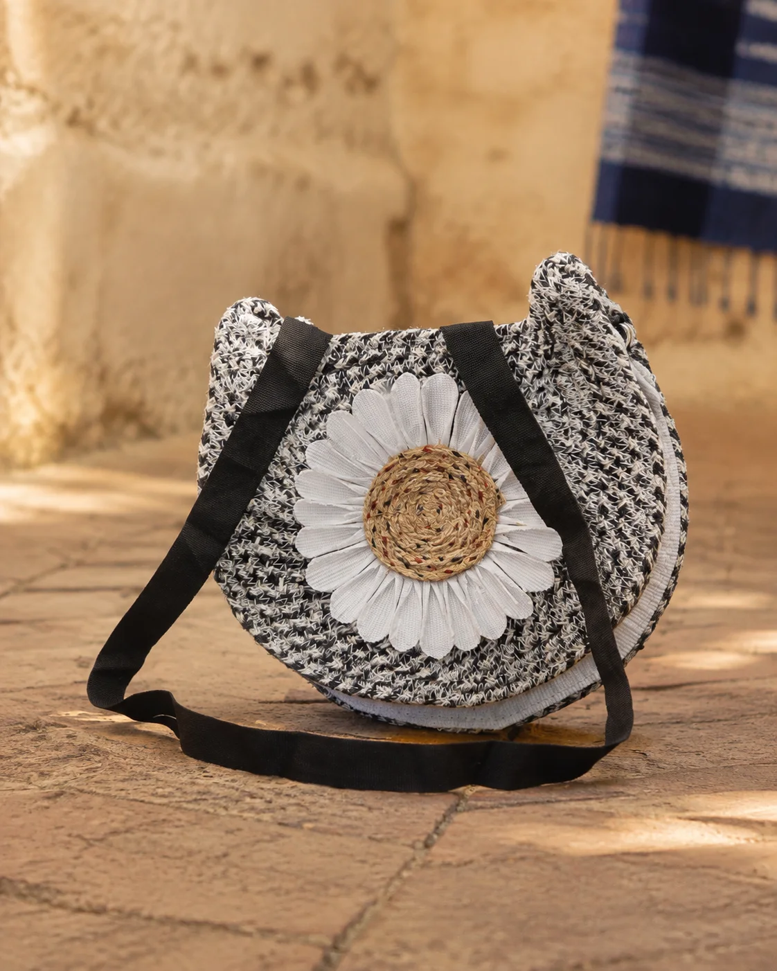Daisy Circle Crossbody by Bunevia